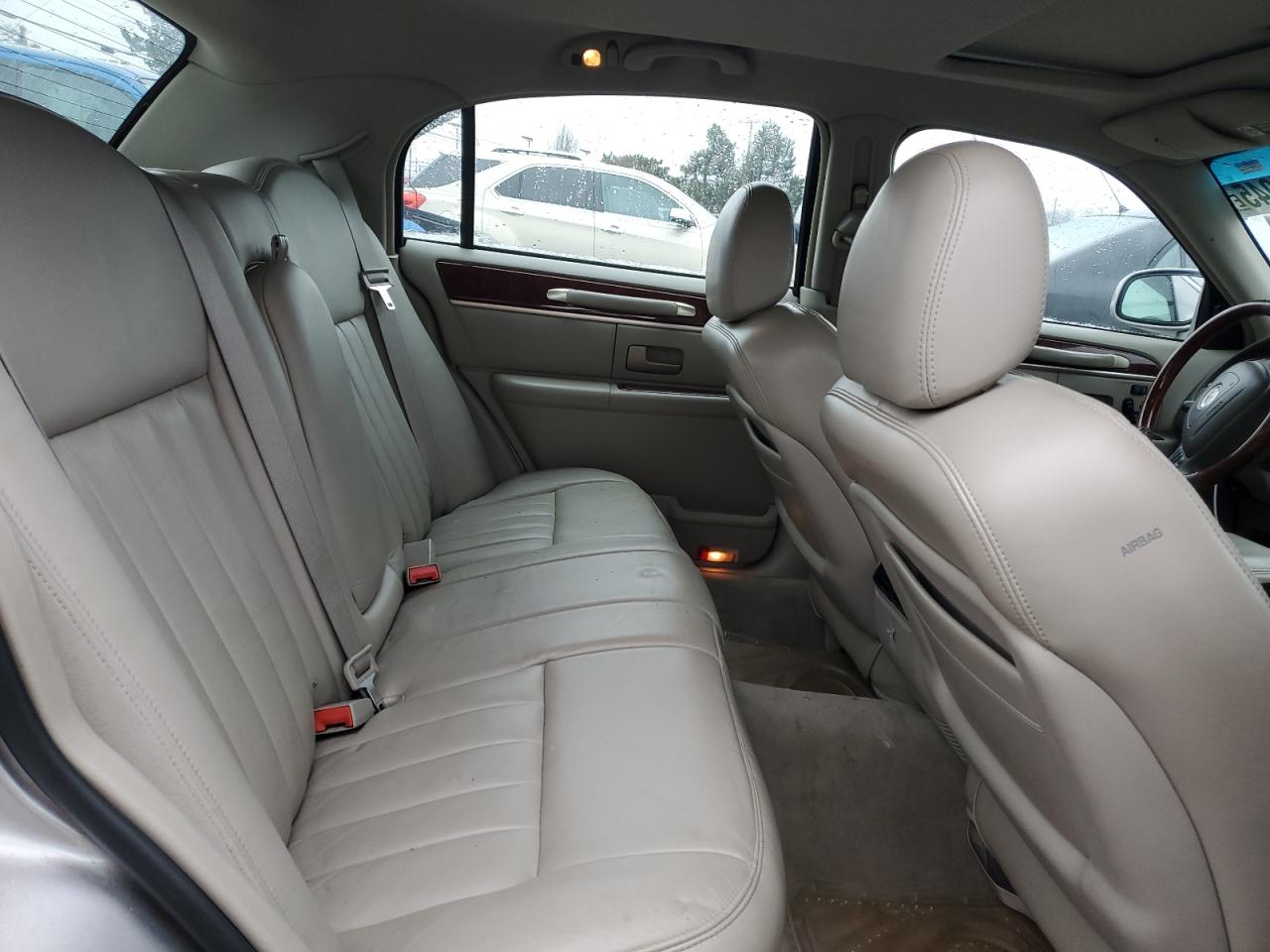 2003 Lincoln Town Car - Image 11