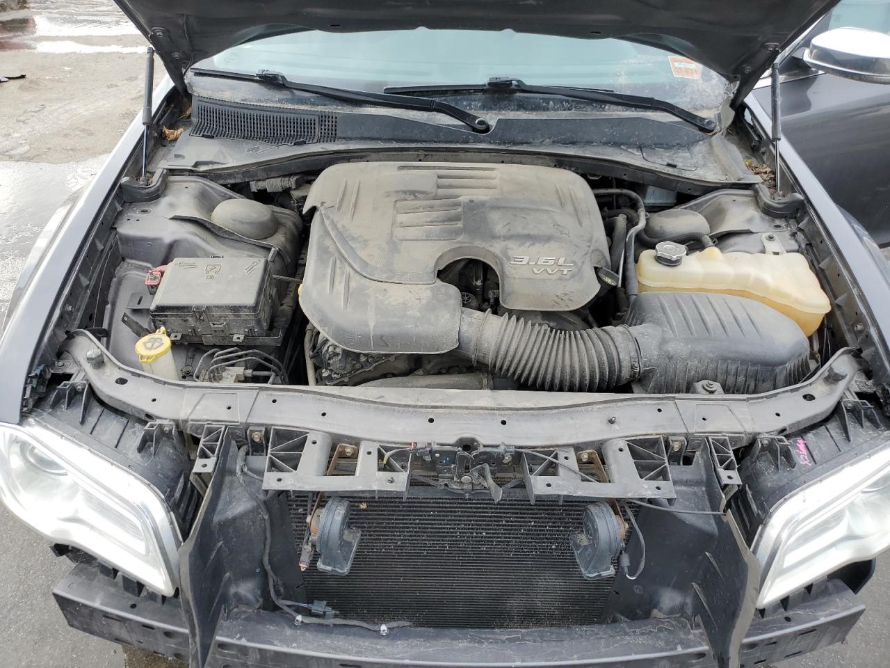 2018 Chrysler 300 - Image 11