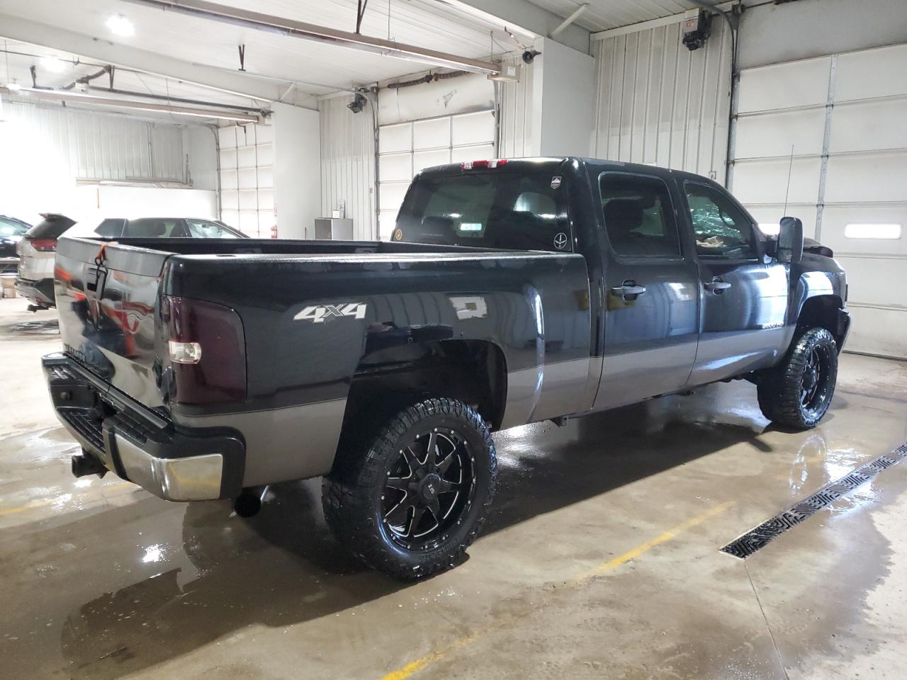 2007 Chevrolet Silverado - Image 3