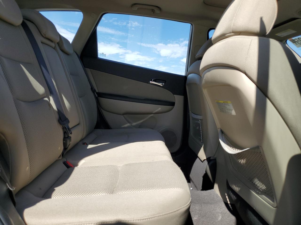 2010 Hyundai Elantra - Image 10