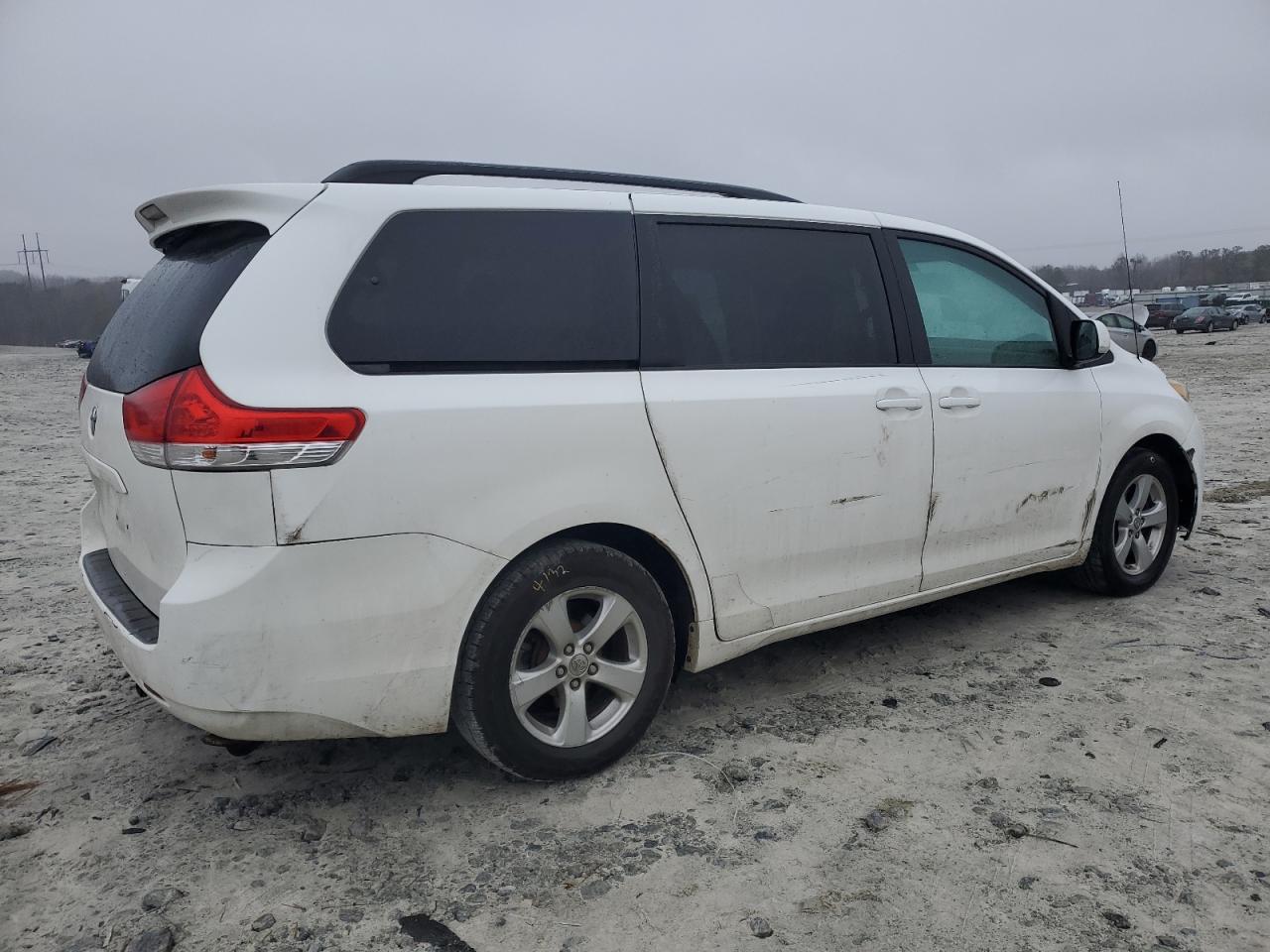 2011 Toyota Sienna - Image 3