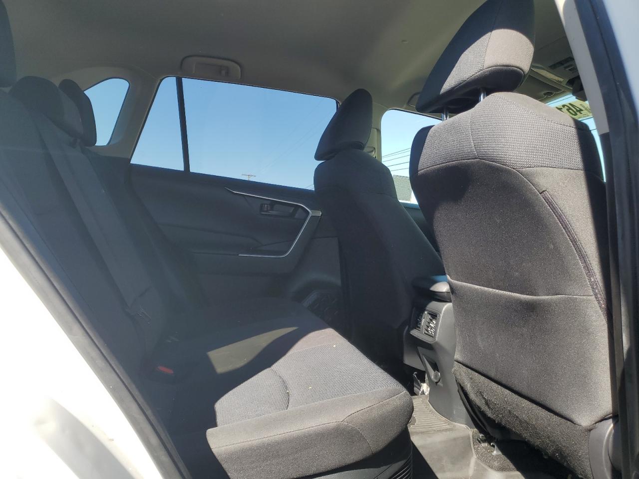 2020 Toyota RAV 4 - Image 11