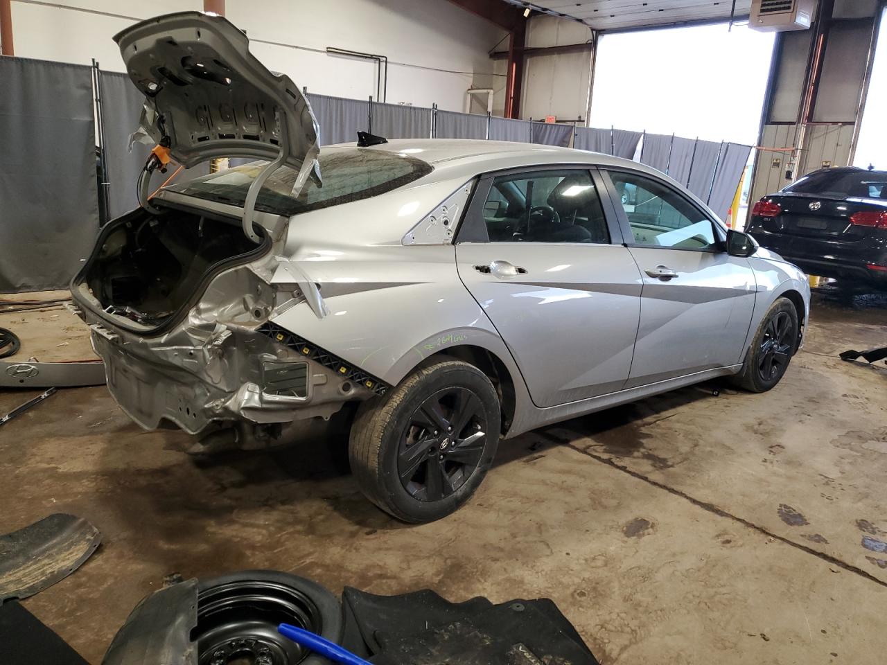 2022 Hyundai Elantra - Image 3