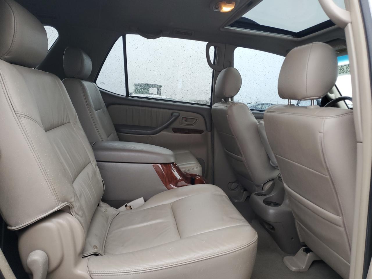 2007 Toyota Sequoia - Image 11