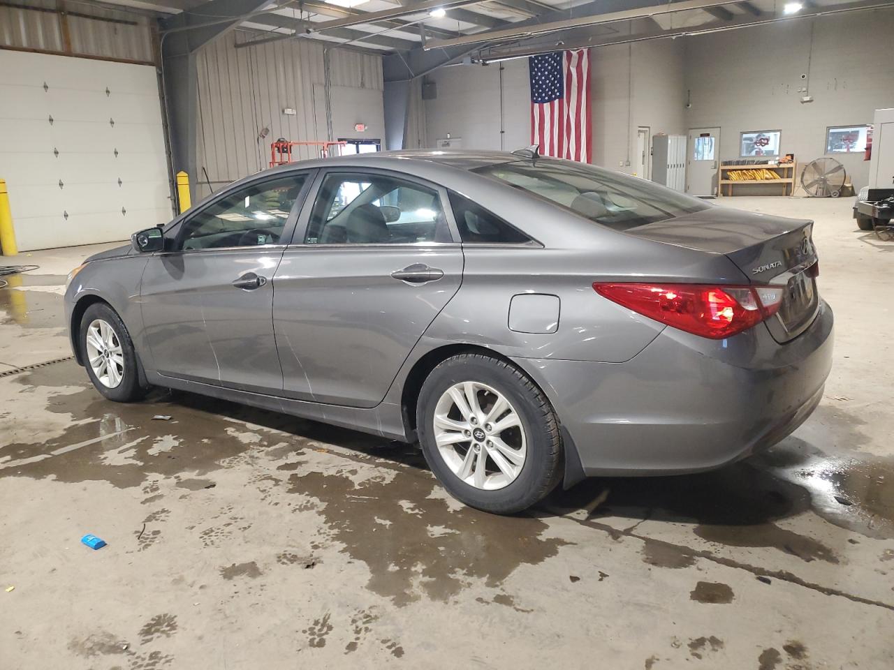 2013 Hyundai Sonata - Image 2