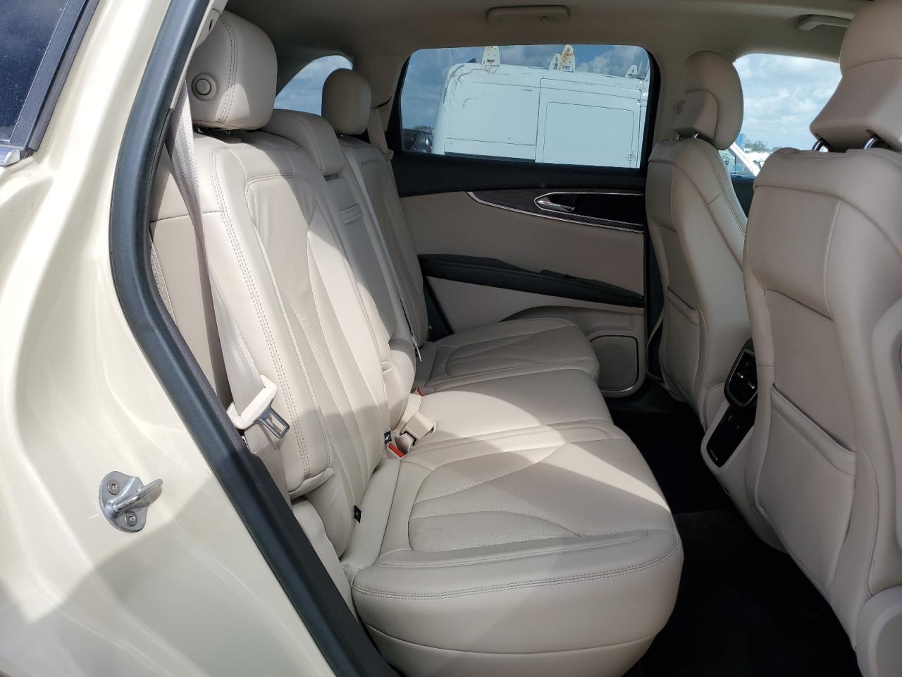 2016 Lincoln MKX - Image 11