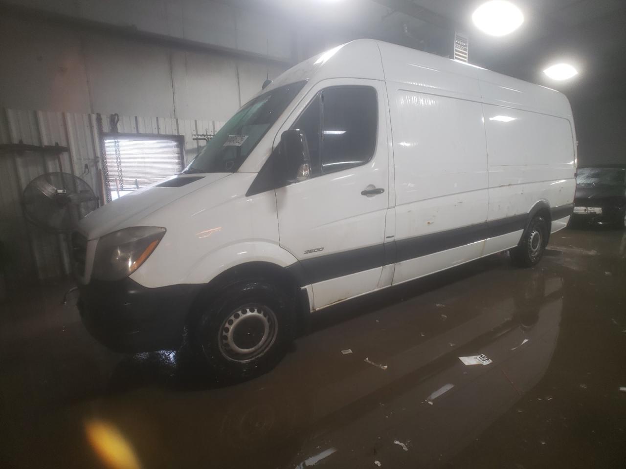 2014 Mercedes-Benz Sprinter 2500 на продаже в Elgin, IL - Rear End