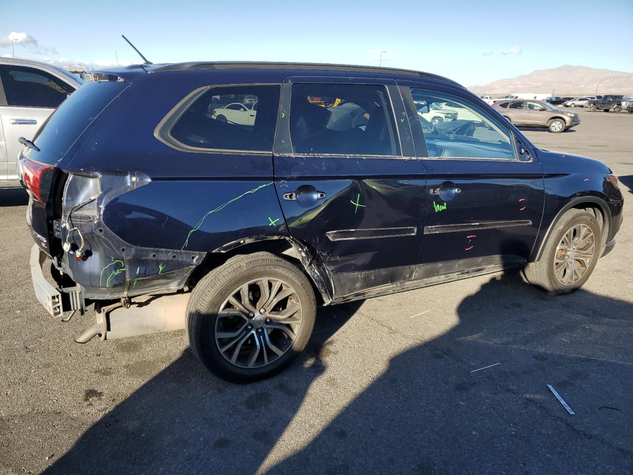 2016 Mitsubishi Outlander - Image 3