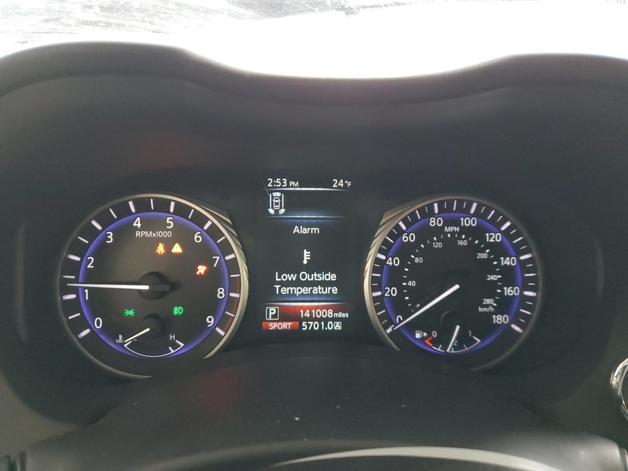 2015 Infiniti Q50 - Image 9