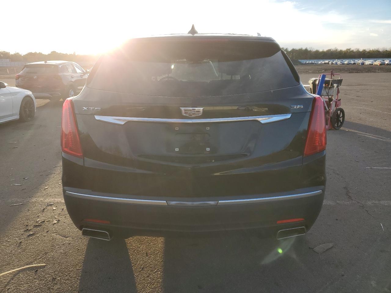 2017 Cadillac XT5 - Image 6