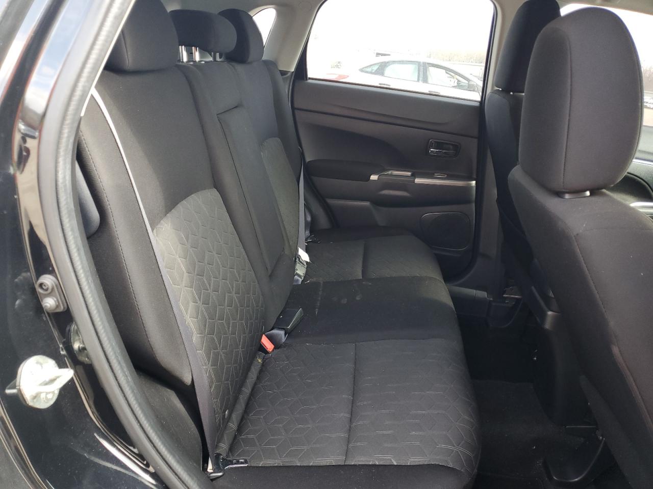 2021 Mitsubishi Outlander - Image 12