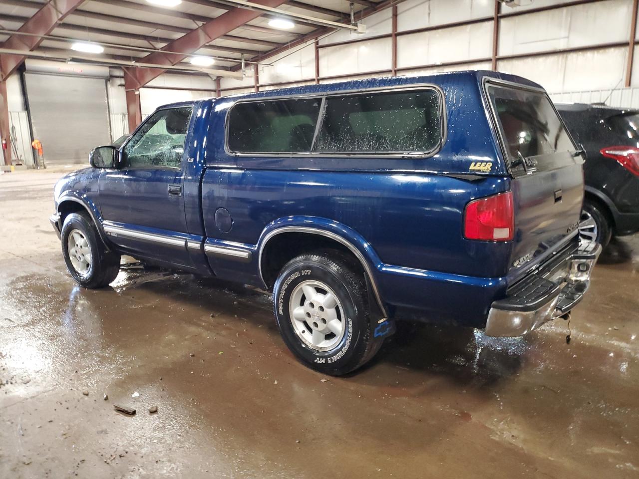 2000 Chevrolet S-10 Pickup - Image 2