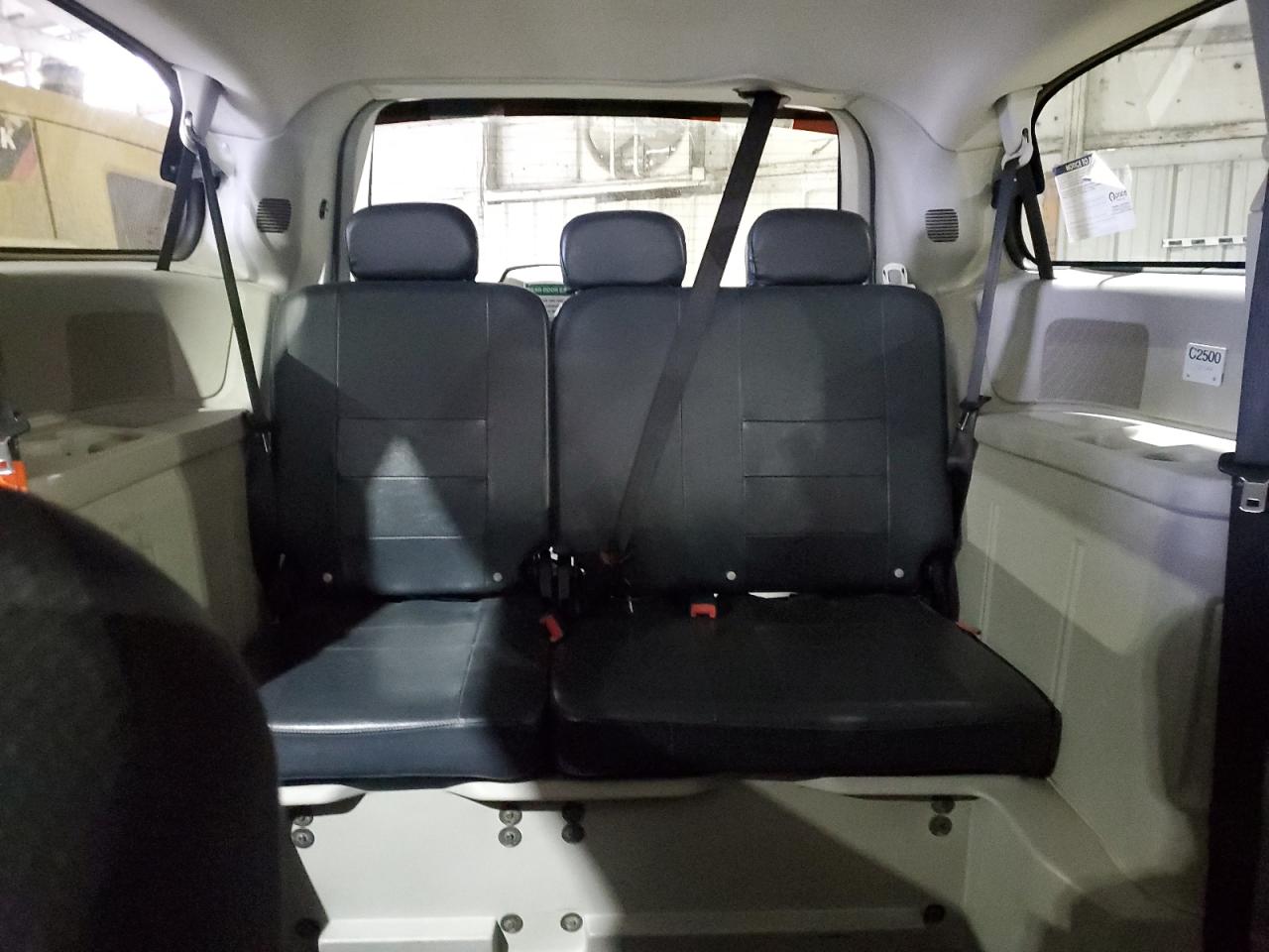 2016 Dodge Caravan - Image 10