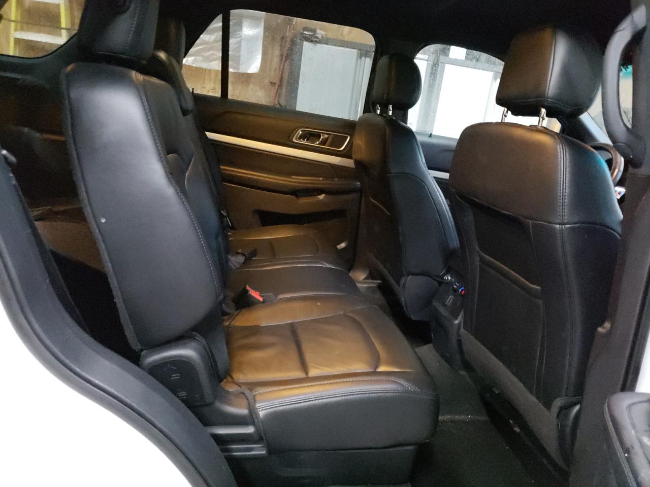2016 Ford Explorer - Image 11