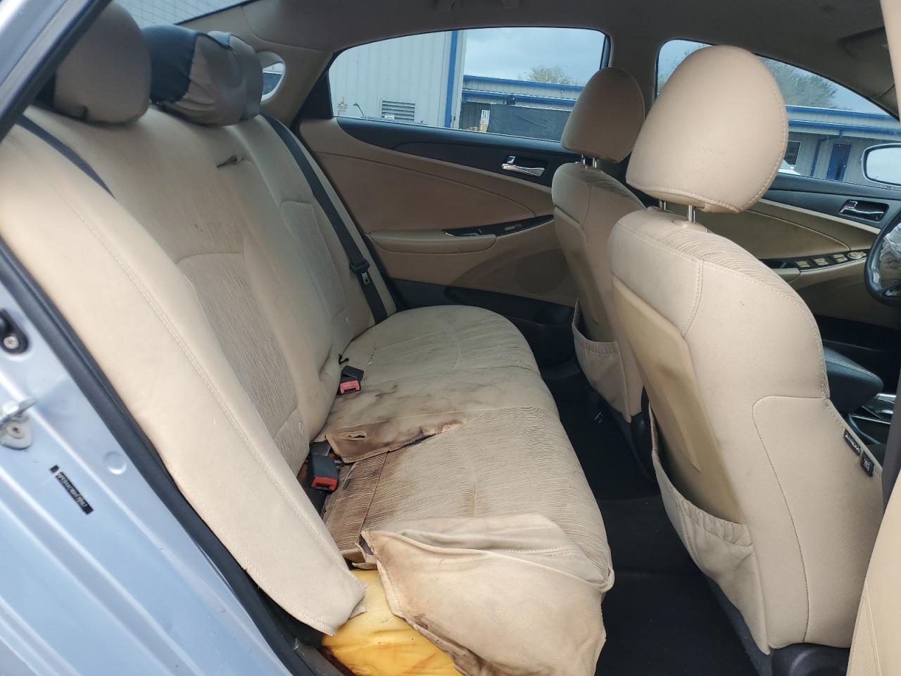 2011 Hyundai Sonata - Image 10