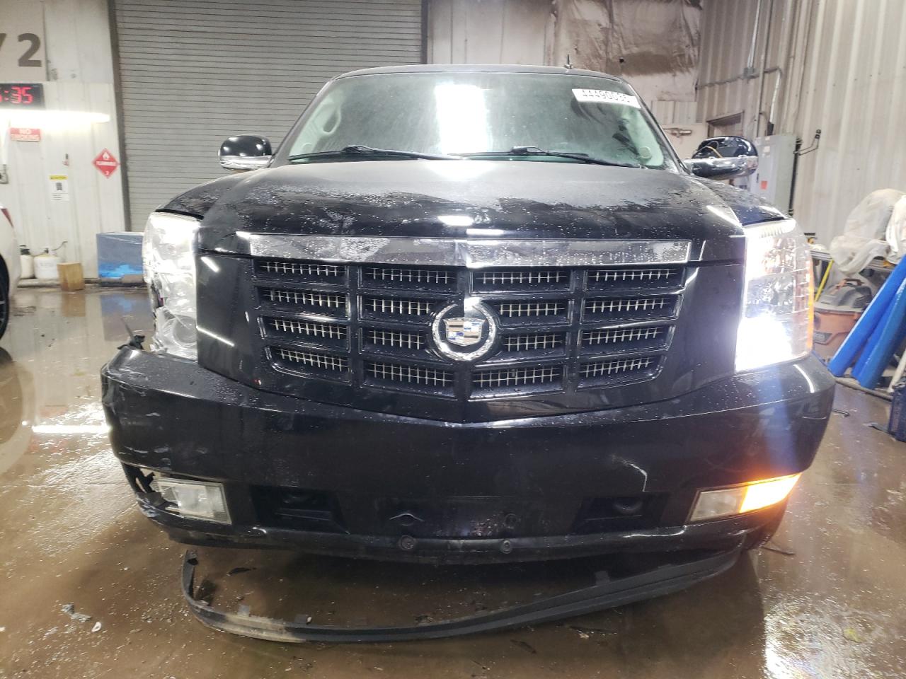 2011 Cadillac Escalade - Image 5