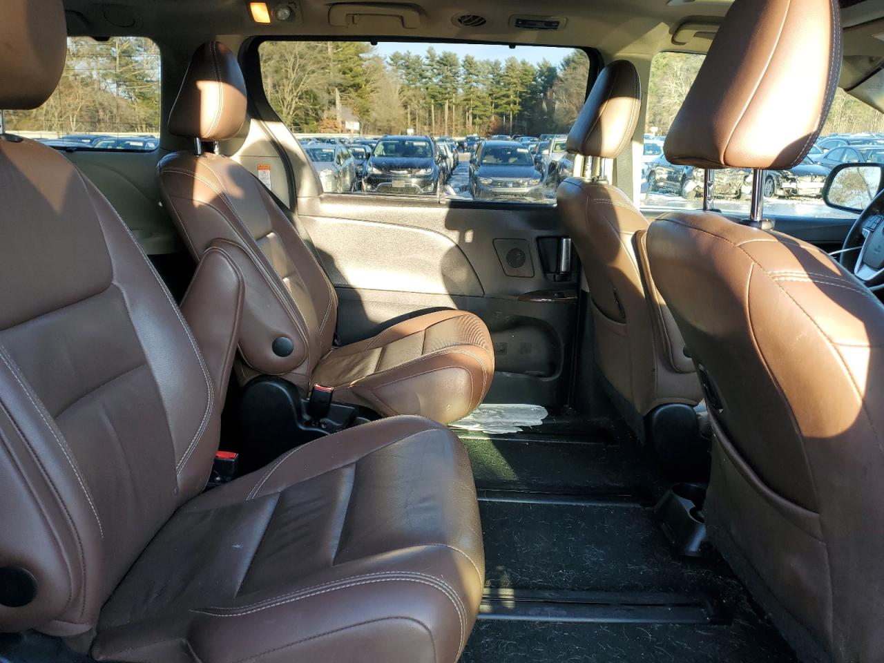 2015 Toyota Sienna - Image 11