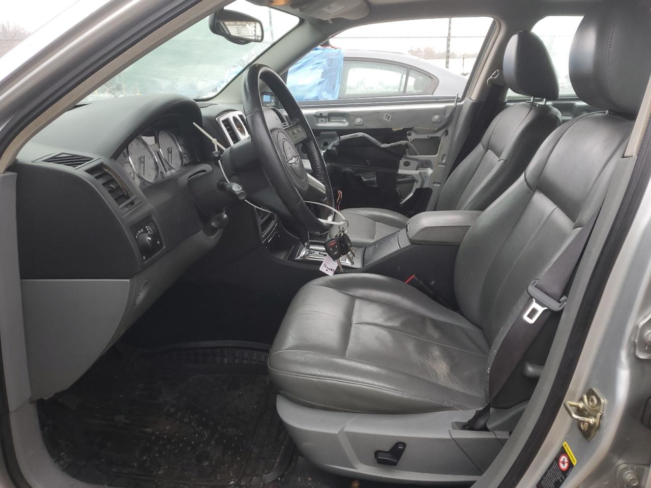 2005 Chrysler 300 - Image 7