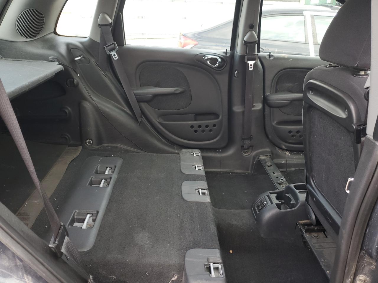 2003 Chrysler PT Cruiser - Image 11