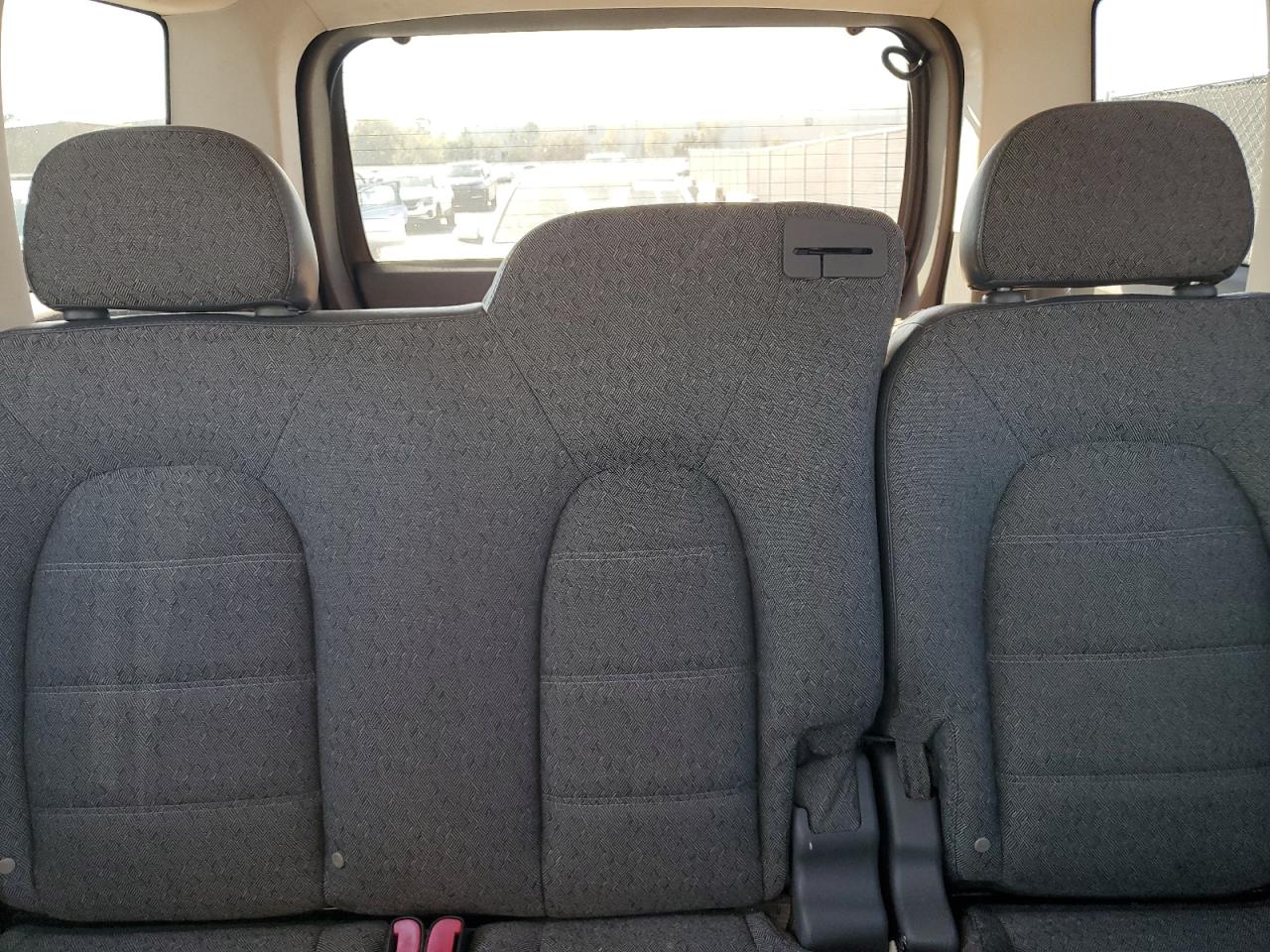 2005 Ford Explorer - Image 10