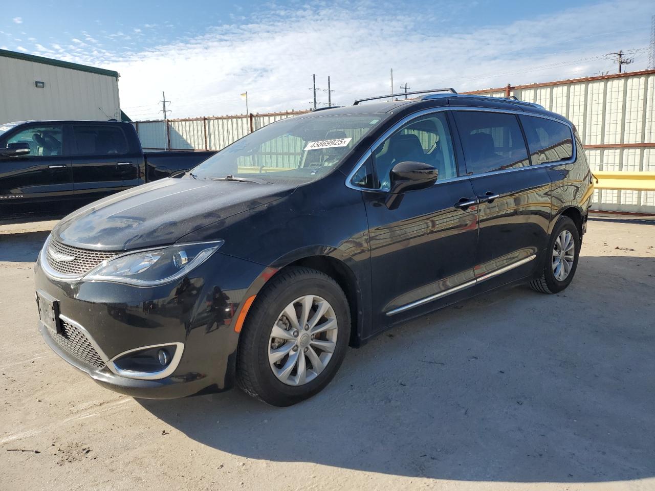 2018 Chrysler Pacifica - Image 1