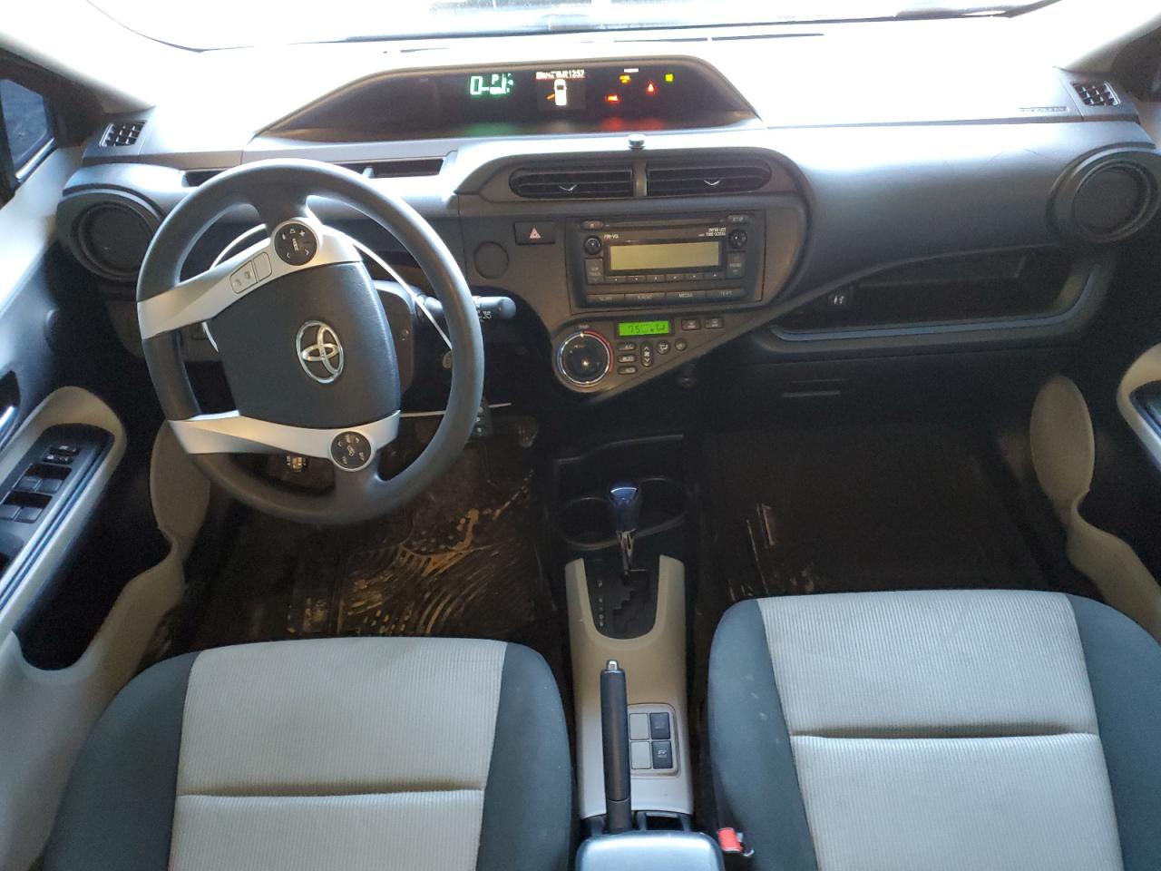 2013 Toyota Prius - Image 8