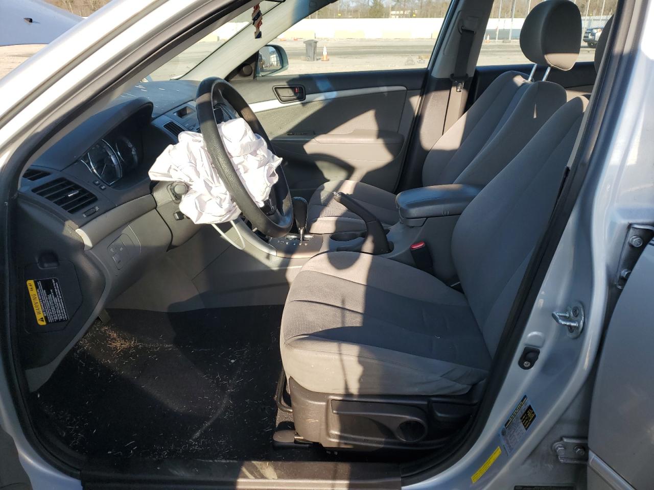 2010 Hyundai Sonata - Image 7