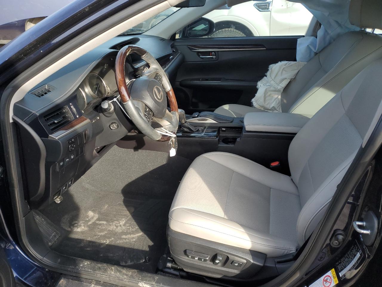 2016 Lexus ES - Image 7