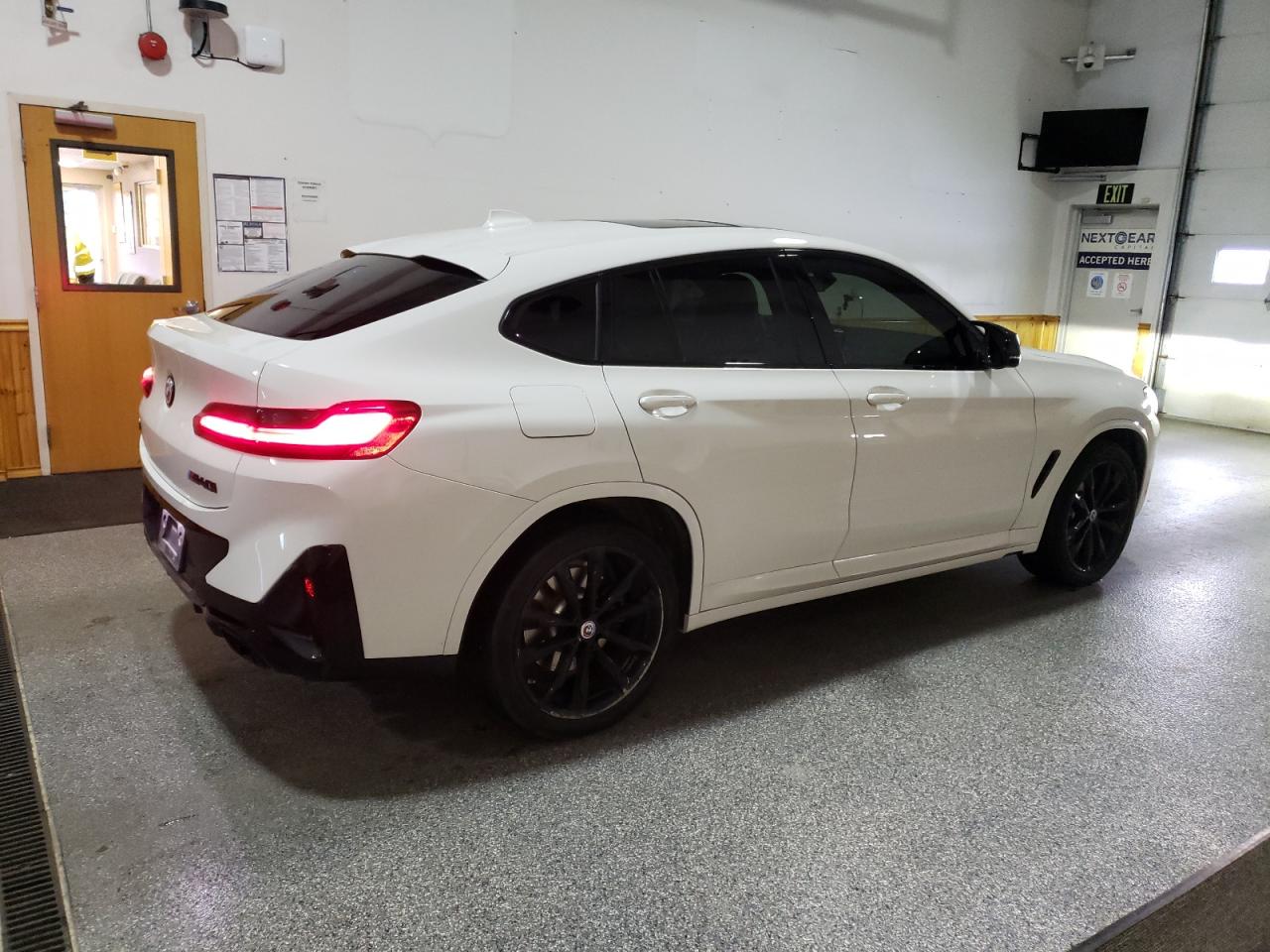 2022 BMW X4 - Image 3