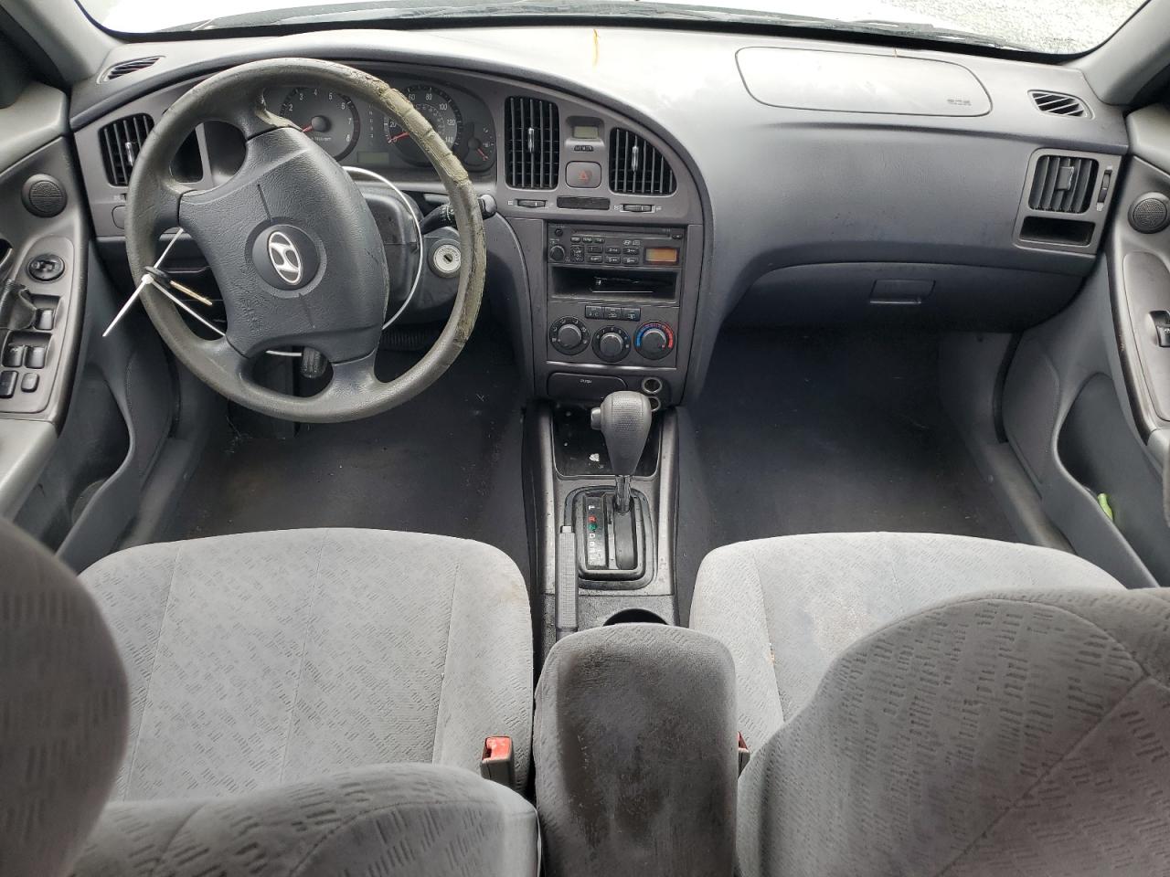 2004 Hyundai Elantra - Image 8