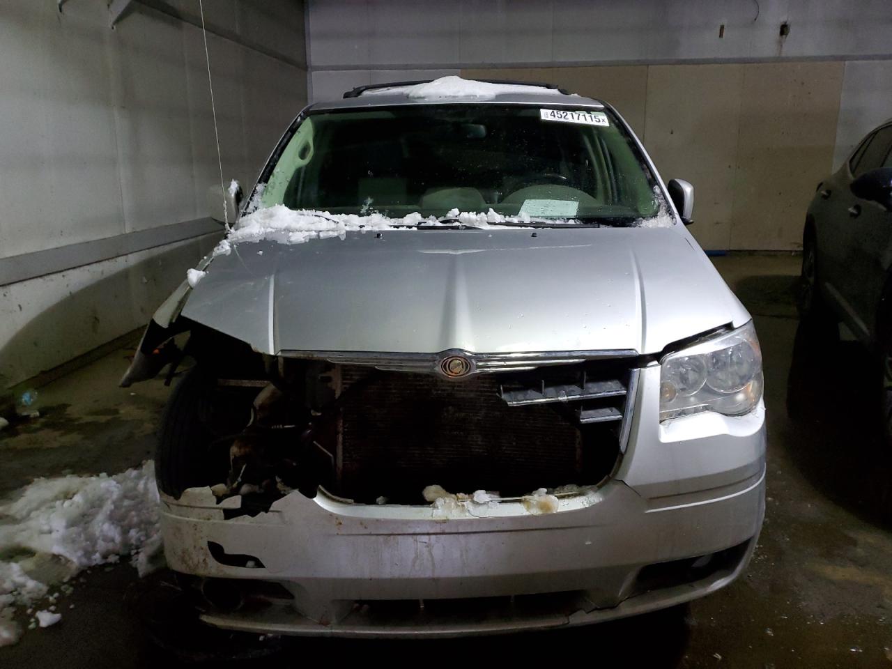 2010 Chrysler Town & Country - Image 5
