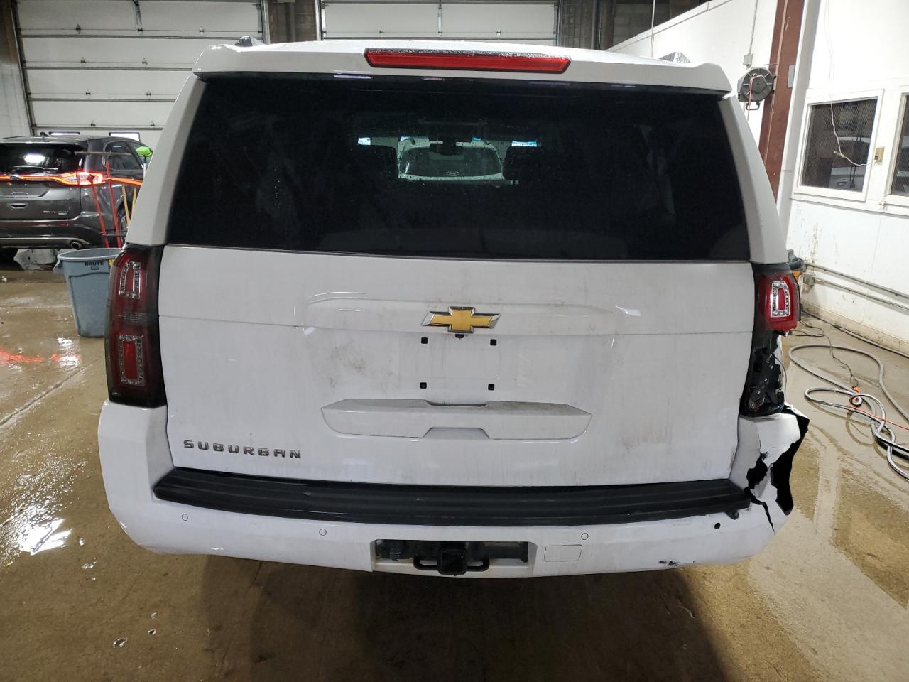2016 Chevrolet Suburban - Image 6