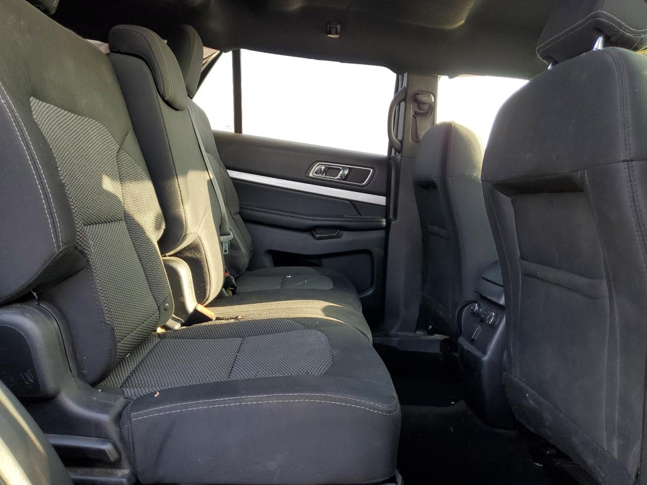 2017 Ford Explorer - Image 12