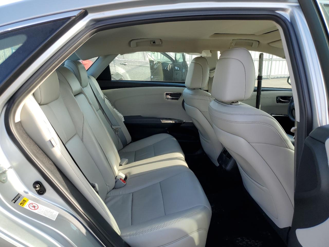2015 Toyota Avalon - Image 10