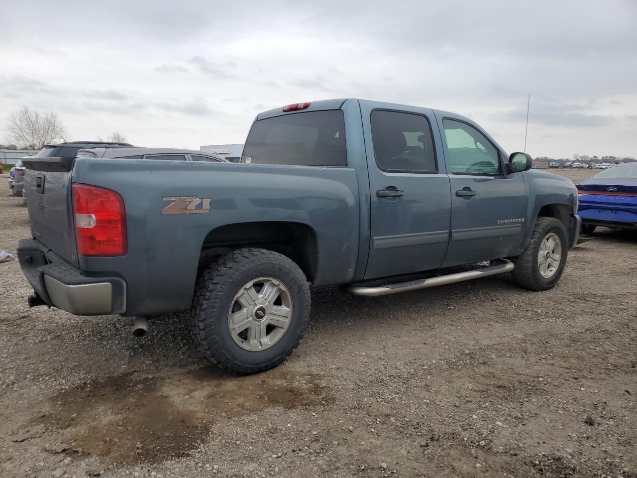 2009 Chevrolet Silverado - Image 3