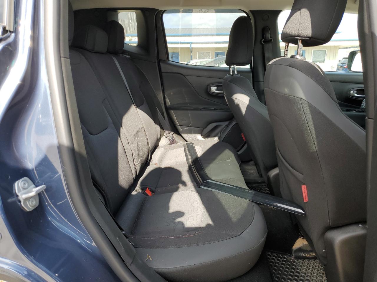2020 Jeep Renegade - Image 12