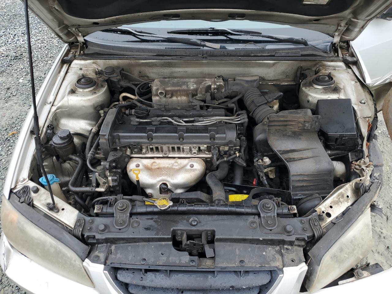 2004 Hyundai Elantra - Image 12