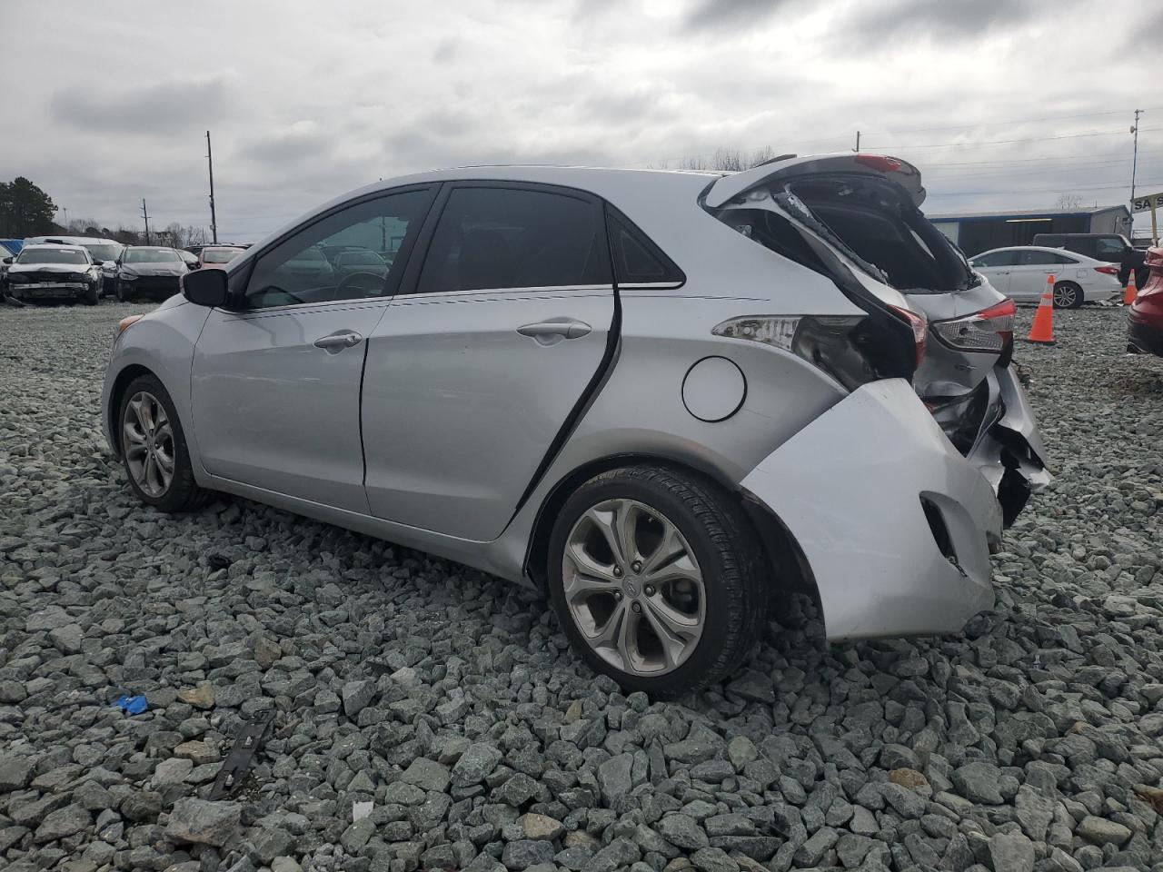2013 Hyundai Elantra - Image 2