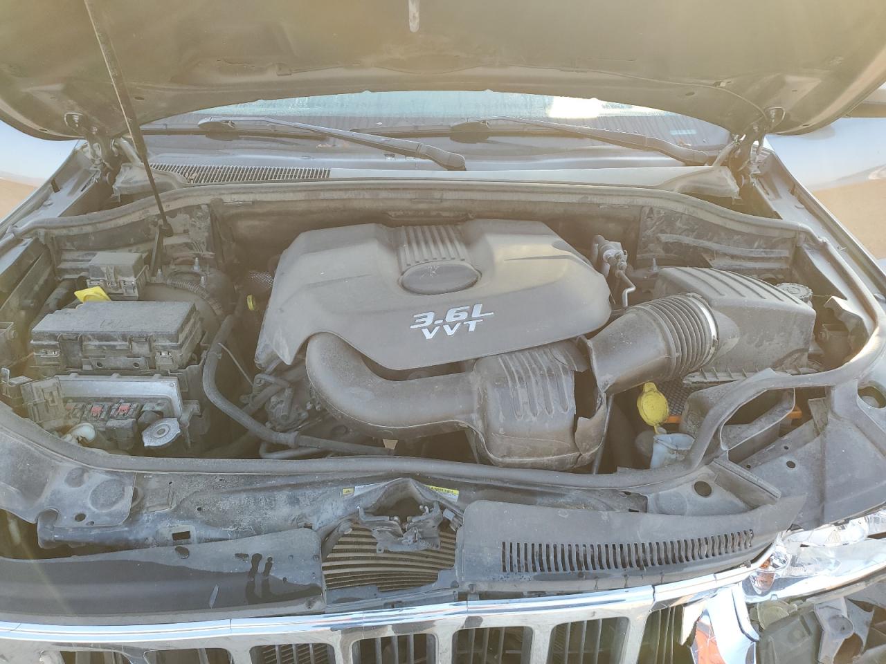 2012 Jeep Grand Cherokee - Image 12