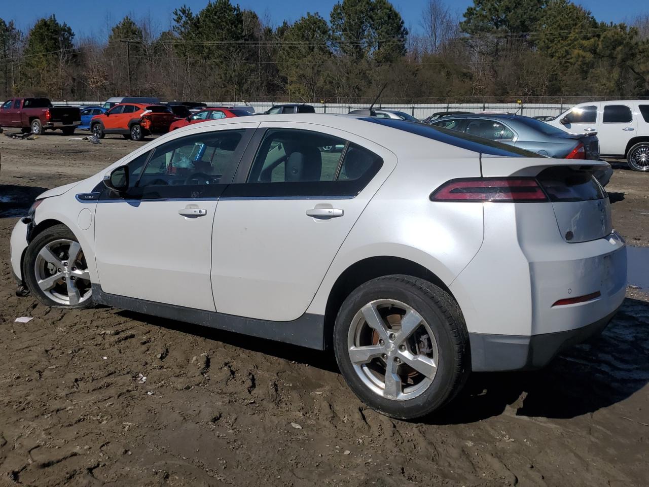 2015 Chevrolet Volt - Image 2