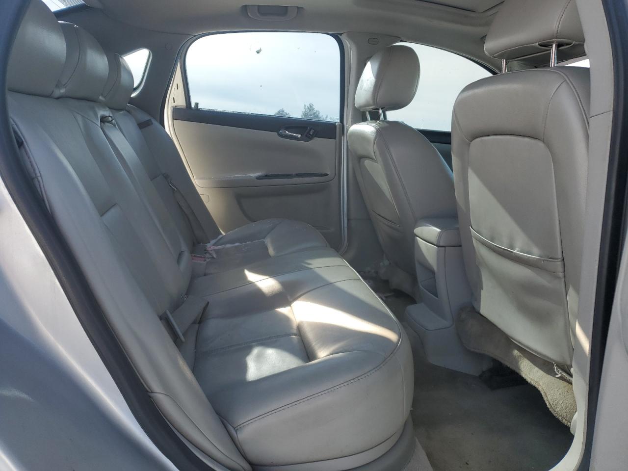 2009 Chevrolet Impala - Image 10