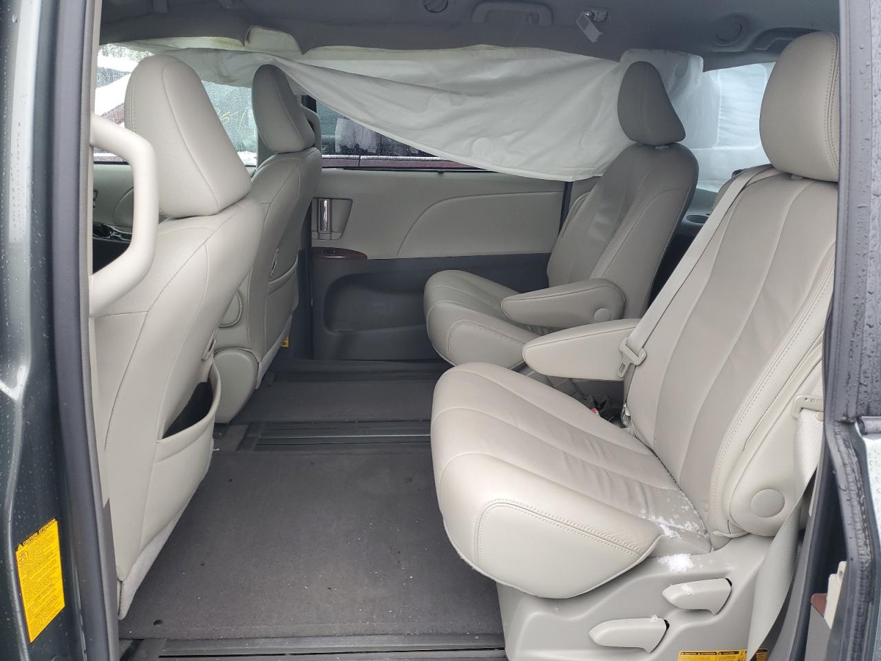 2014 Toyota Sienna - Image 11