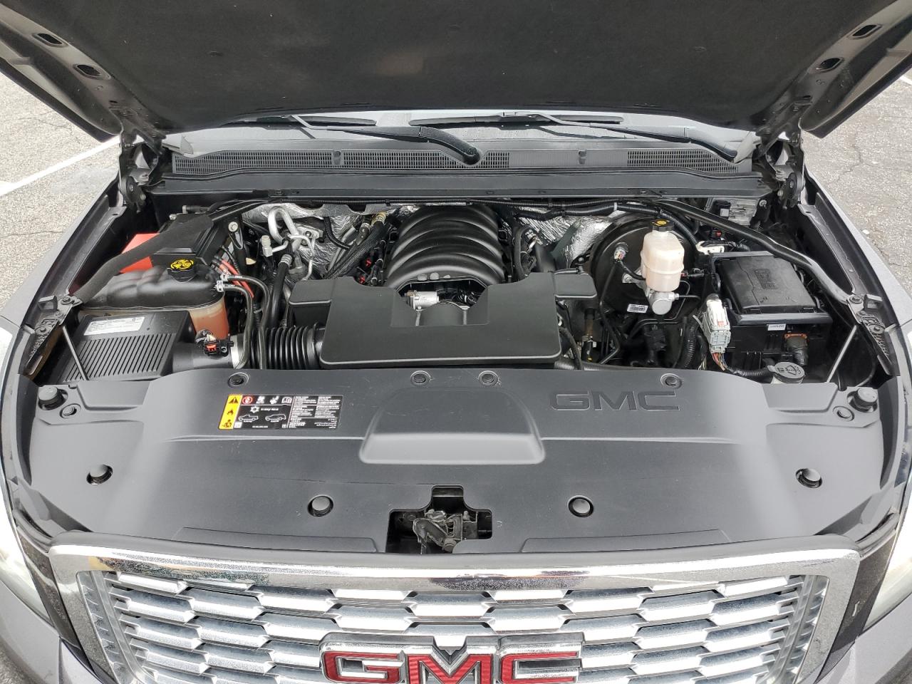 2018 GMC Yukon - Image 12