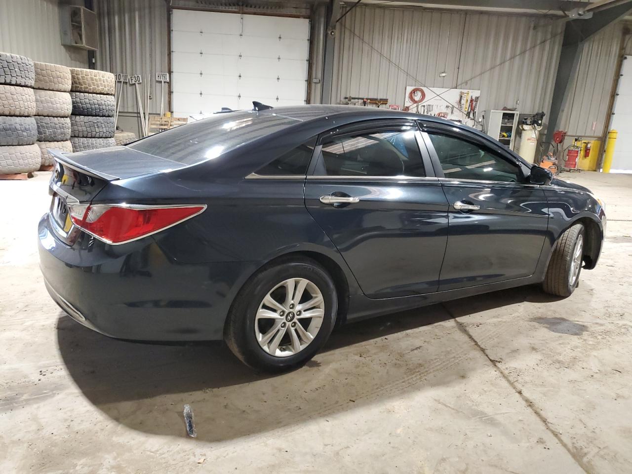 2013 Hyundai Sonata - Image 3