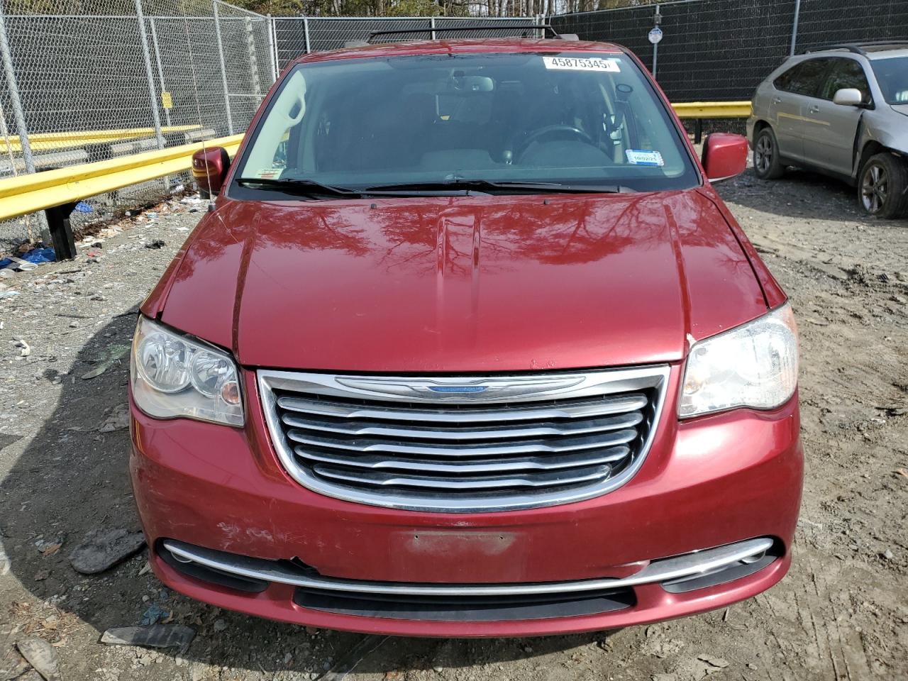 2016 Chrysler Town & Country - Image 5