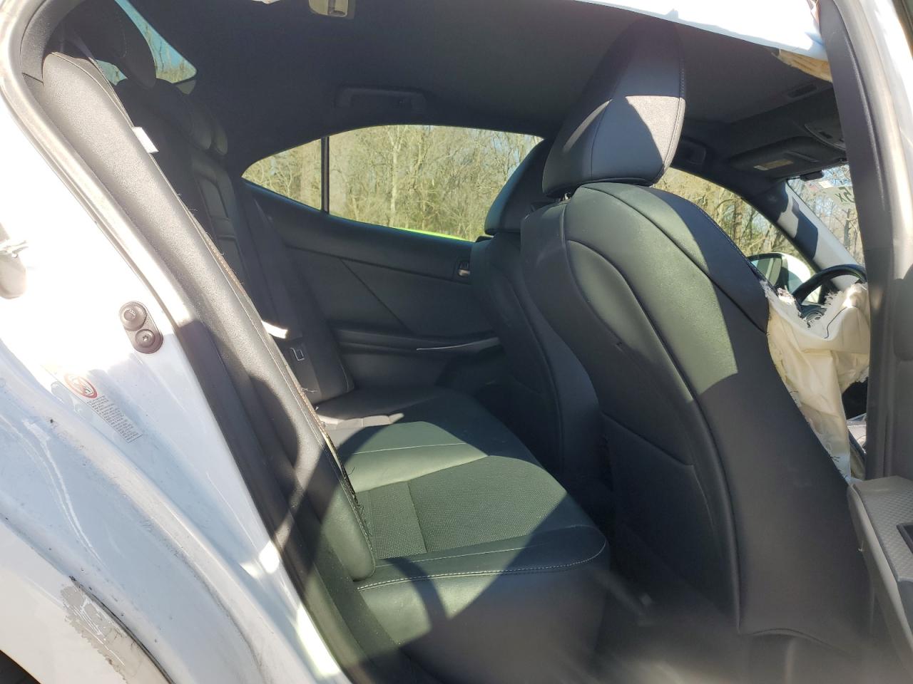 2017 Lexus IS - Image 10