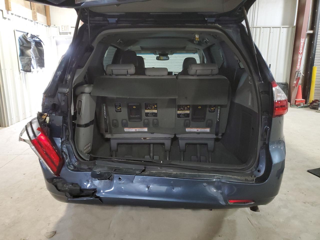 2015 Toyota Sienna - Image 6