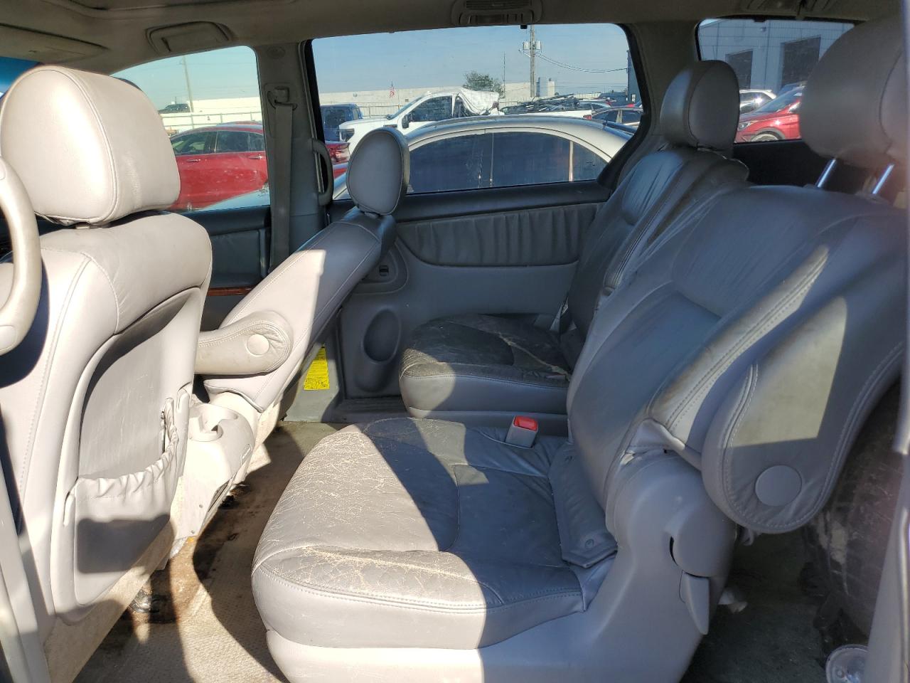 2006 Toyota Sienna - Image 11