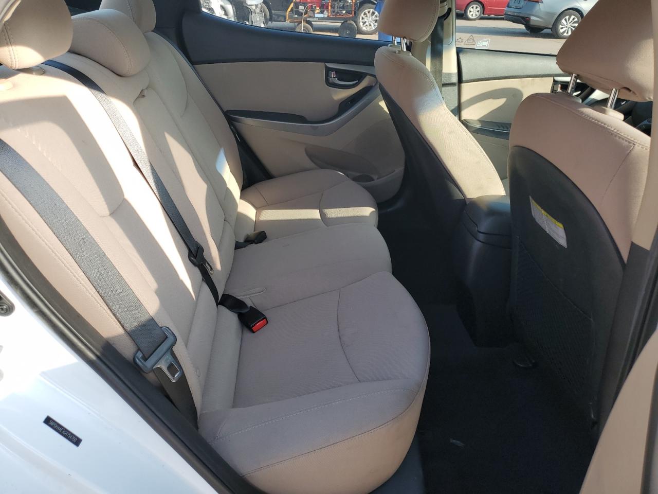 2016 Hyundai Elantra - Image 10