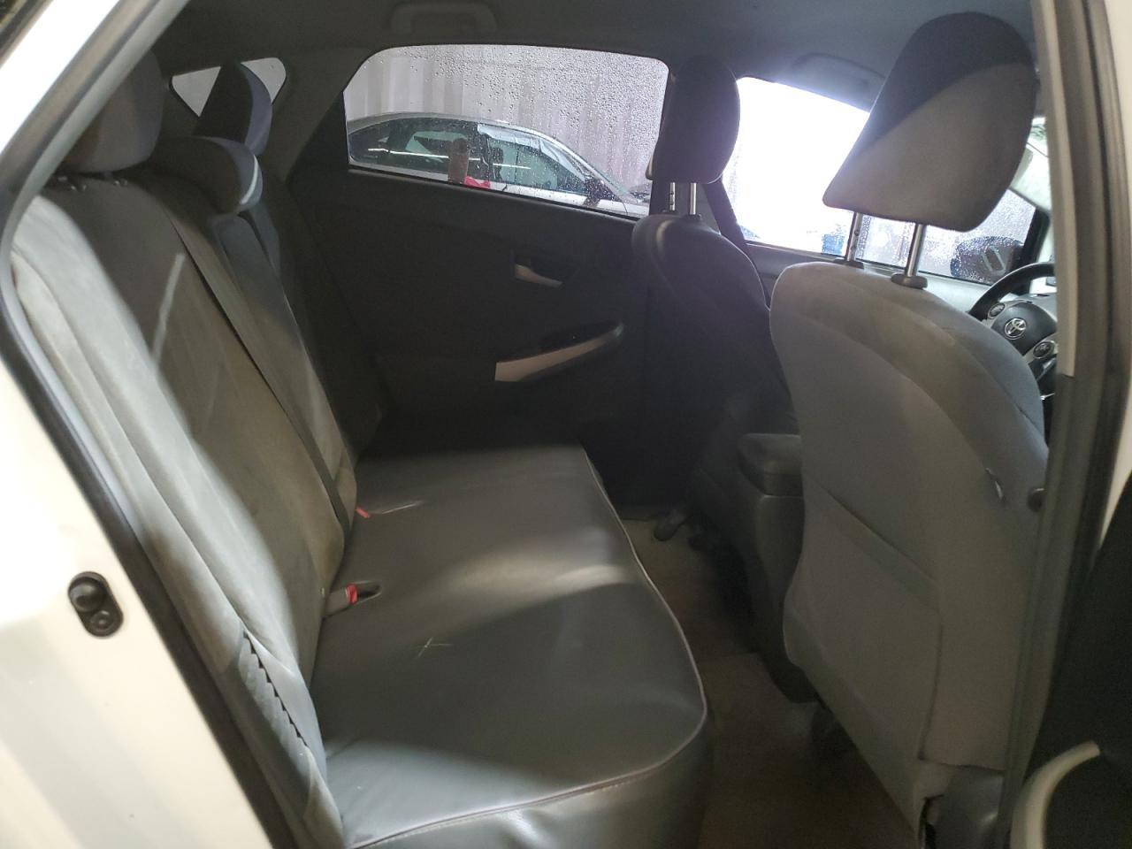 2010 Toyota Prius - Image 11